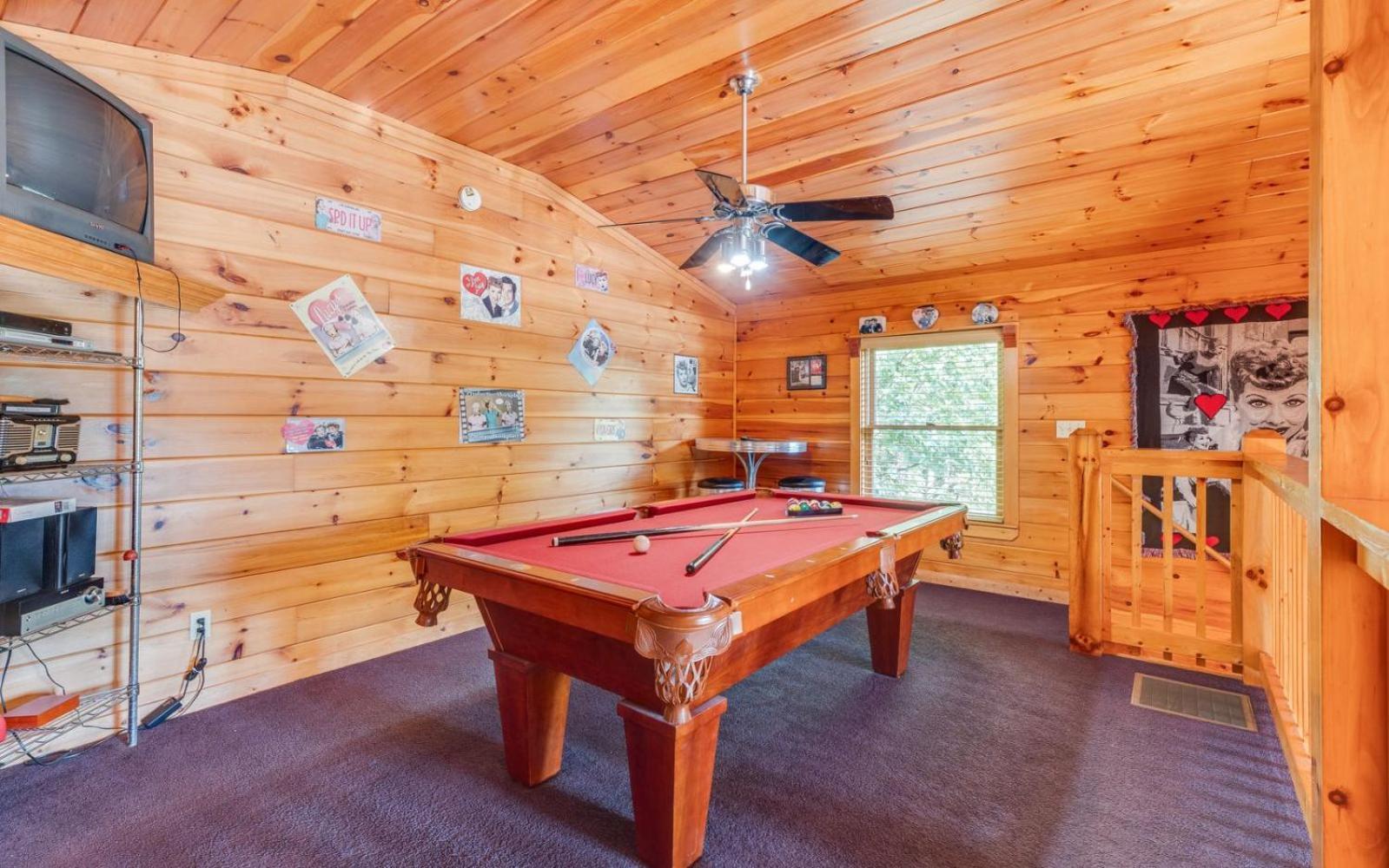 Hugs N Kisses Pool Table Hot Tub Pool Table Community Pool Close To Downtown Gatlinburg Exterior foto