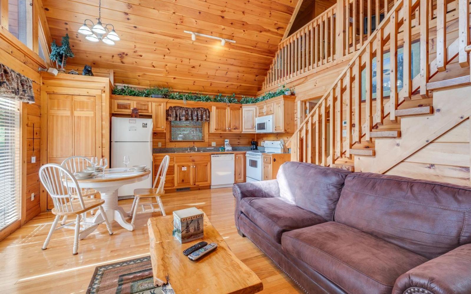 Hugs N Kisses Pool Table Hot Tub Pool Table Community Pool Close To Downtown Gatlinburg Exterior foto